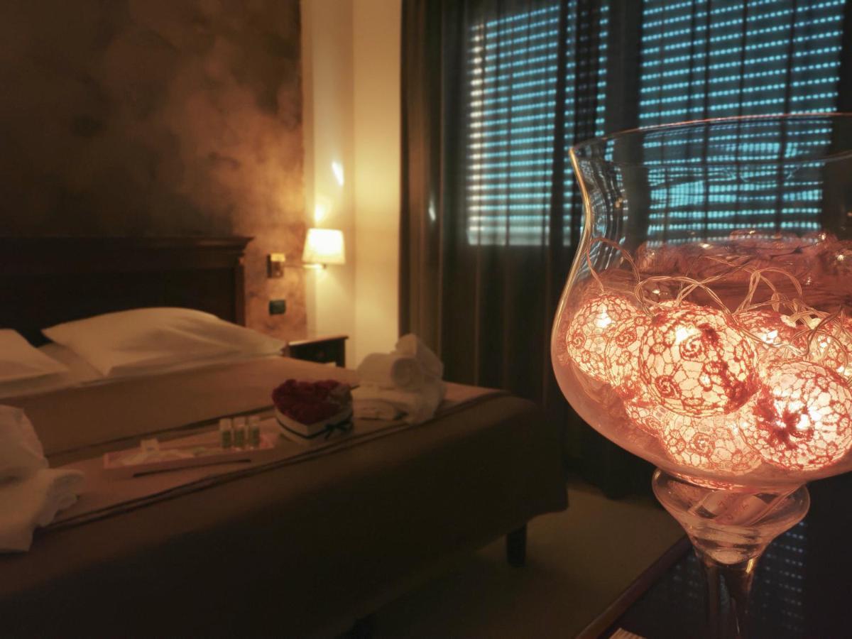 Hotel ฟีเดนซา ภายนอก รูปภาพ