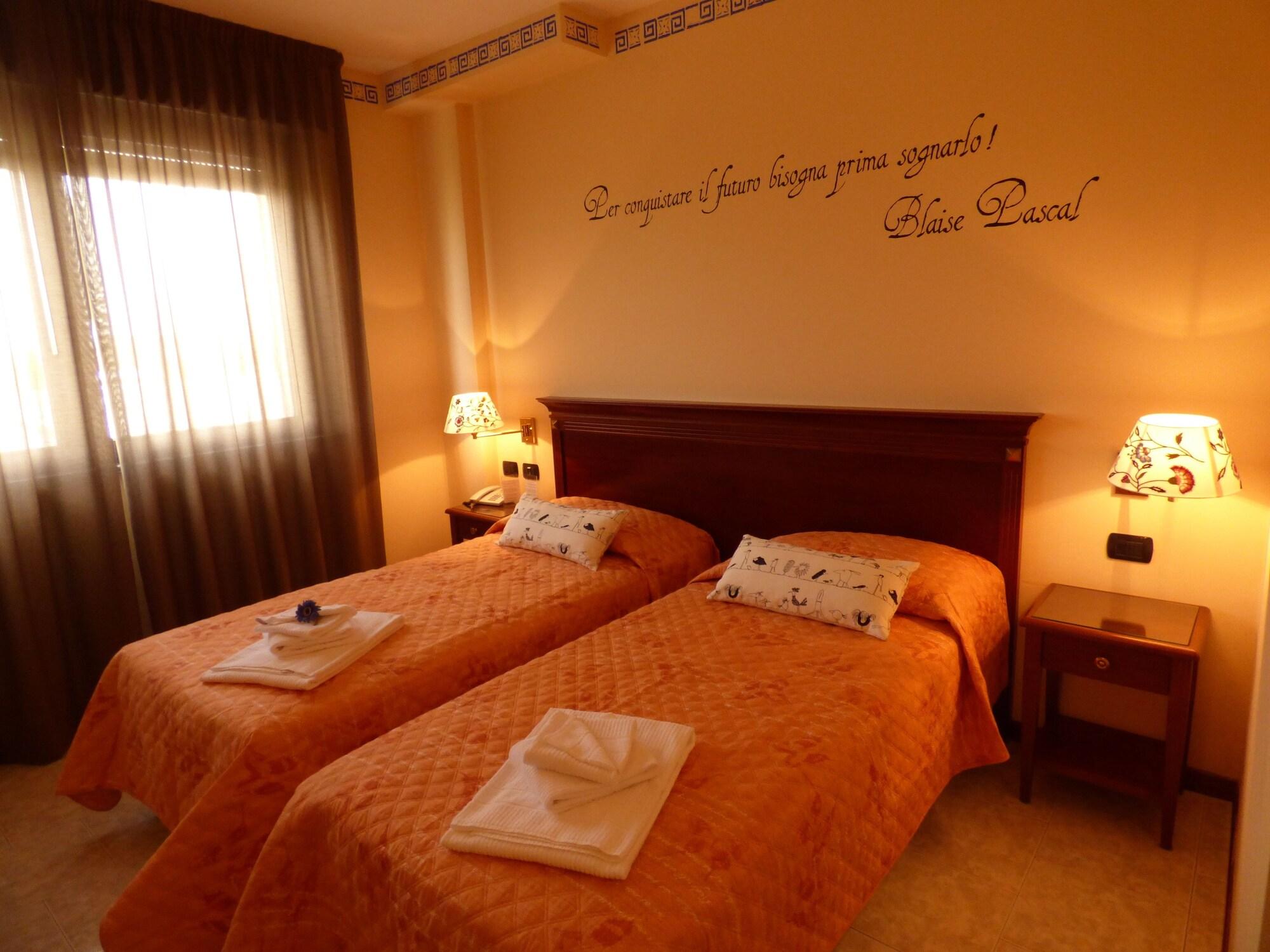 Hotel ฟีเดนซา ภายนอก รูปภาพ