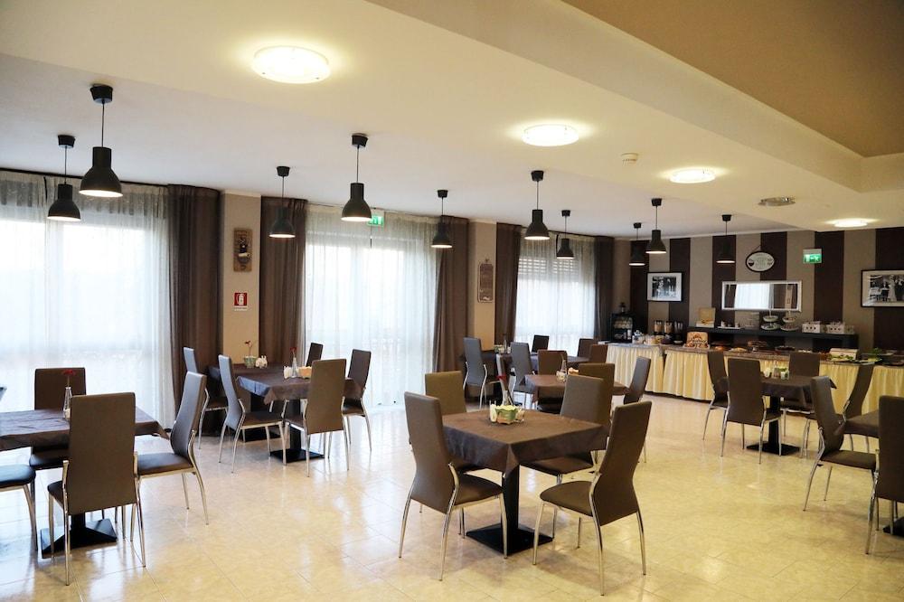 Hotel ฟีเดนซา ภายนอก รูปภาพ