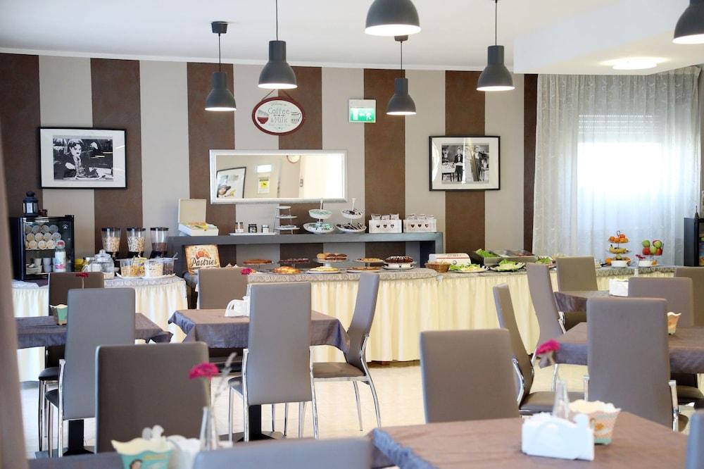 Hotel ฟีเดนซา ภายนอก รูปภาพ