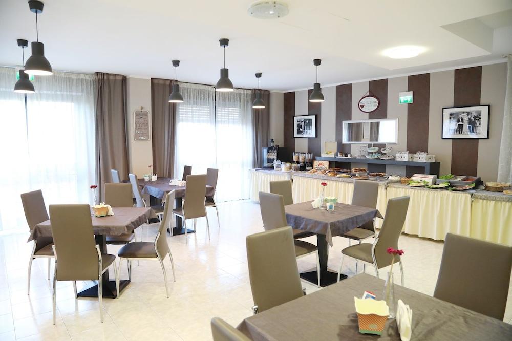 Hotel ฟีเดนซา ภายนอก รูปภาพ
