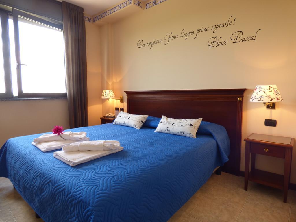 Hotel ฟีเดนซา ภายนอก รูปภาพ