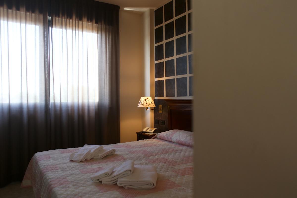 Hotel ฟีเดนซา ภายนอก รูปภาพ